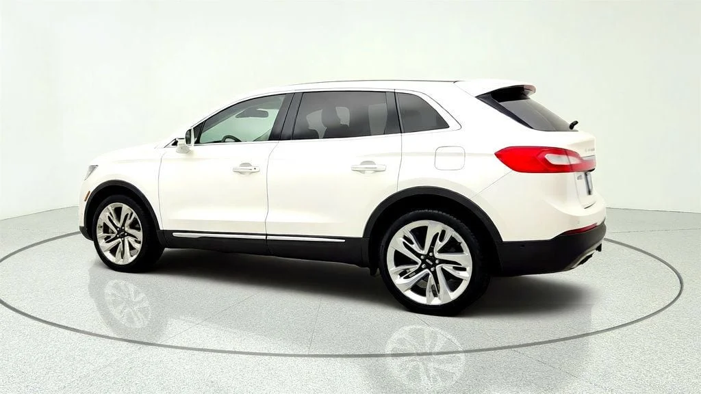 Used 2017 White Platinum Metallic Tri-Coat Lincoln Reserve AWD w/ Technology Package & 21