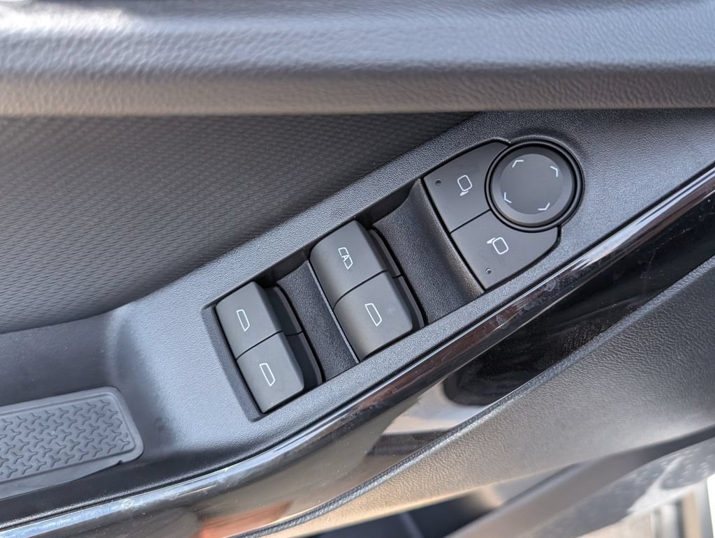 2027 Chevrolet Equinox LT - Photo 13