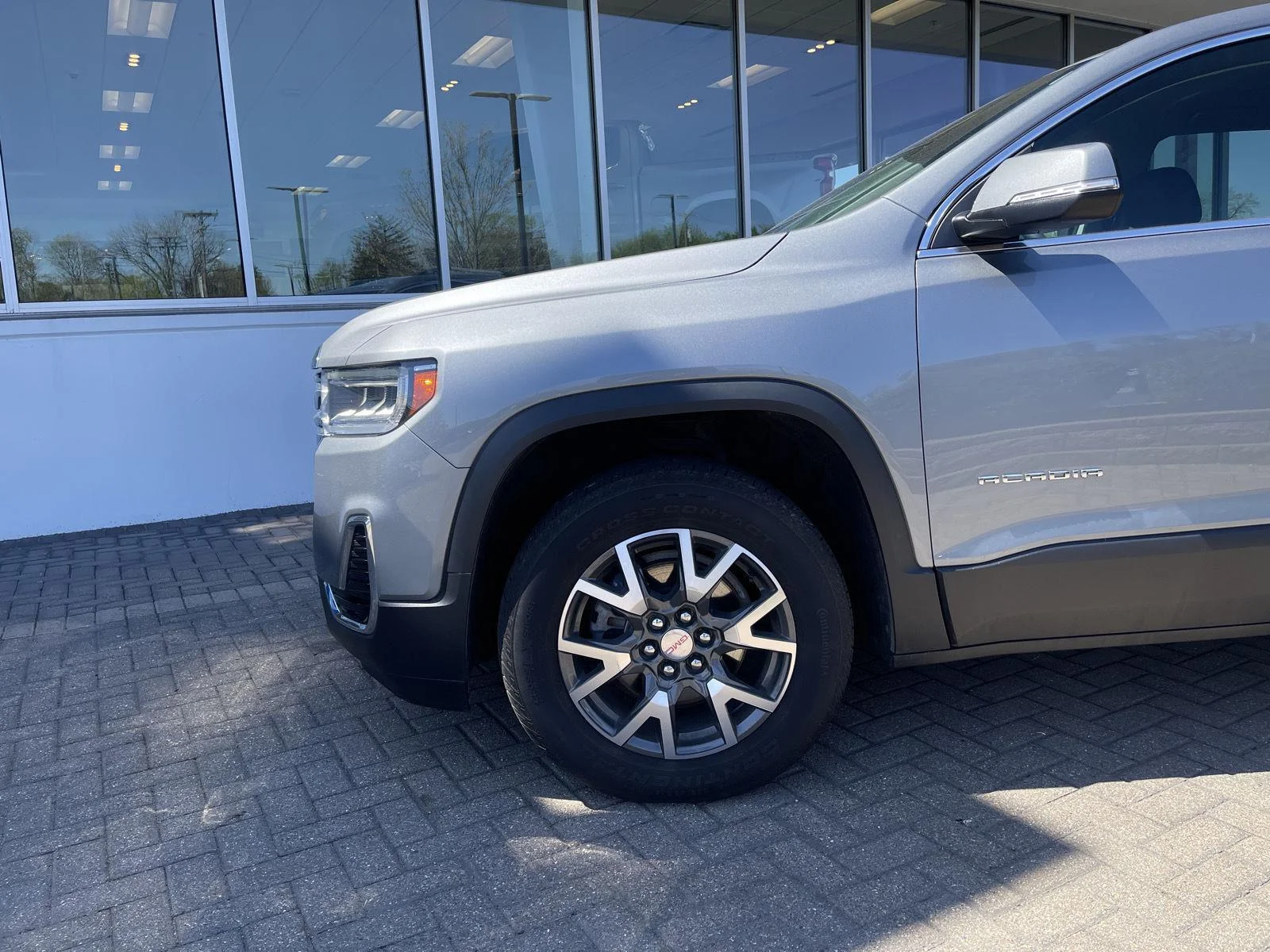 Used 2023 Sterling Metallic GMC SLE image 9