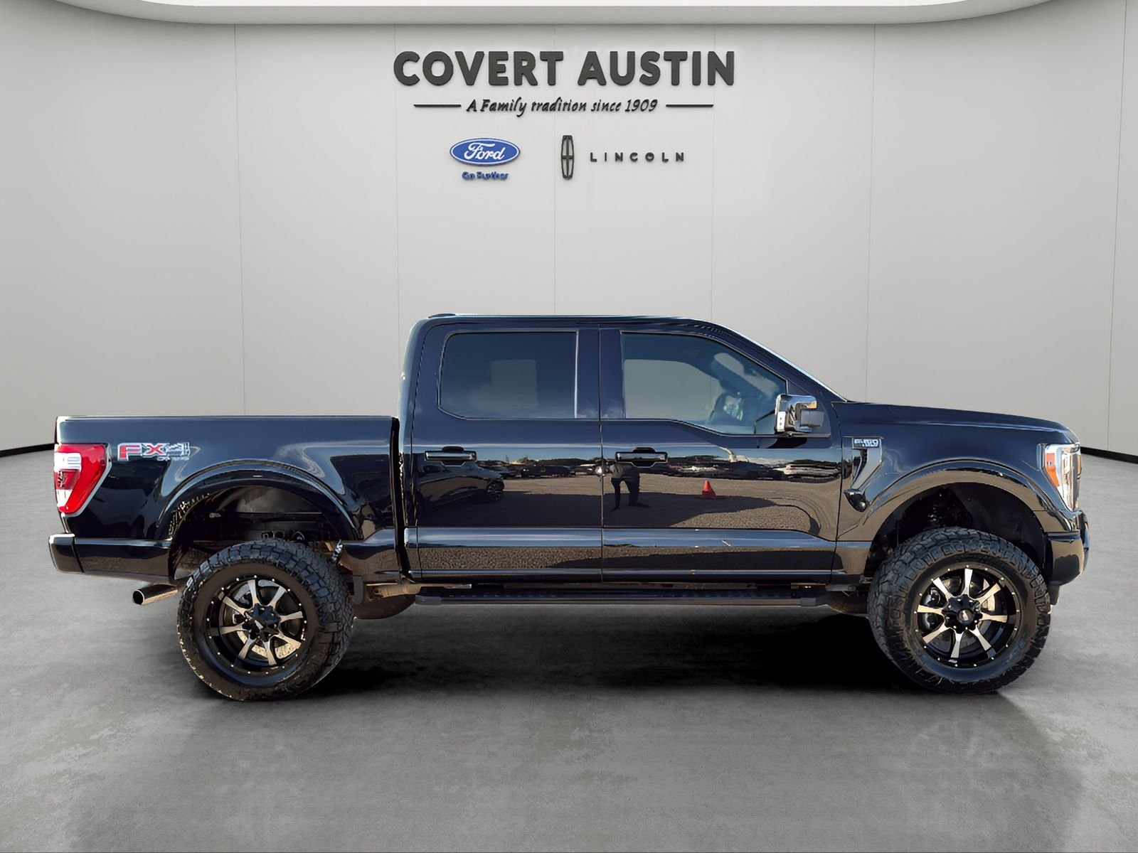 Used 2022 Black Ford Lariat image 11