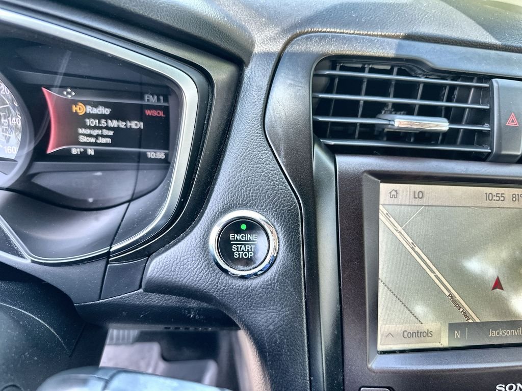 Used 2020  Ford Titanium image 17