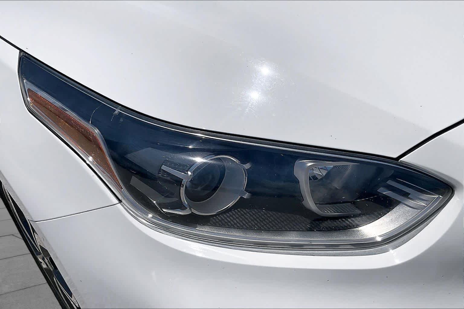 Used 2021 Clear White Kia LXS image 27