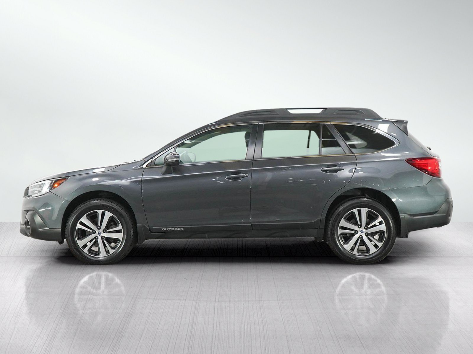 Used 2018 Subaru Outback Limited with VIN 4S4BSANC8J3359183 for sale in Burnsville, Minnesota