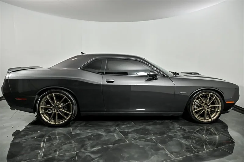 Used 2016 Granite Crystal Metallic Clear Coat Dodge R/T image 10
