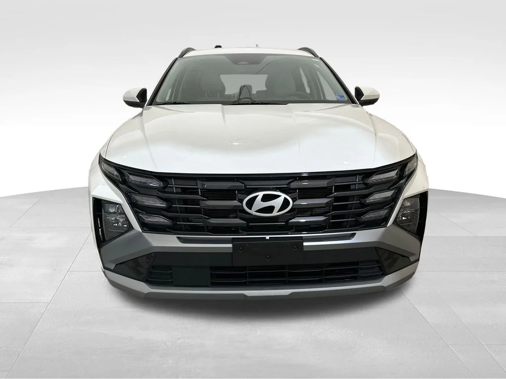 Used 2025 White Hyundai SEL image 9