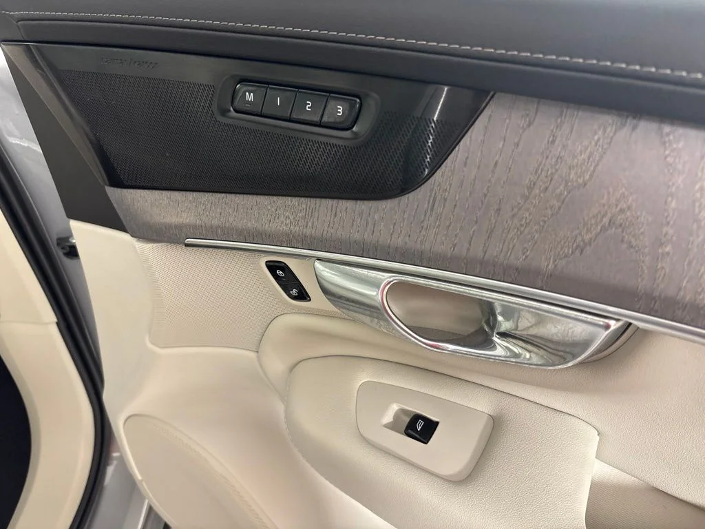 New 2026 Vapour Grey Volvo Ultra image 14