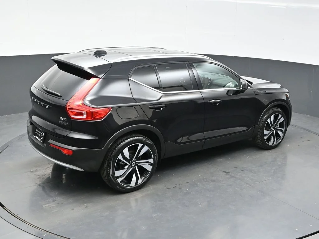 Certified Used 2025 Onyx Black Volvo Plus image 37
