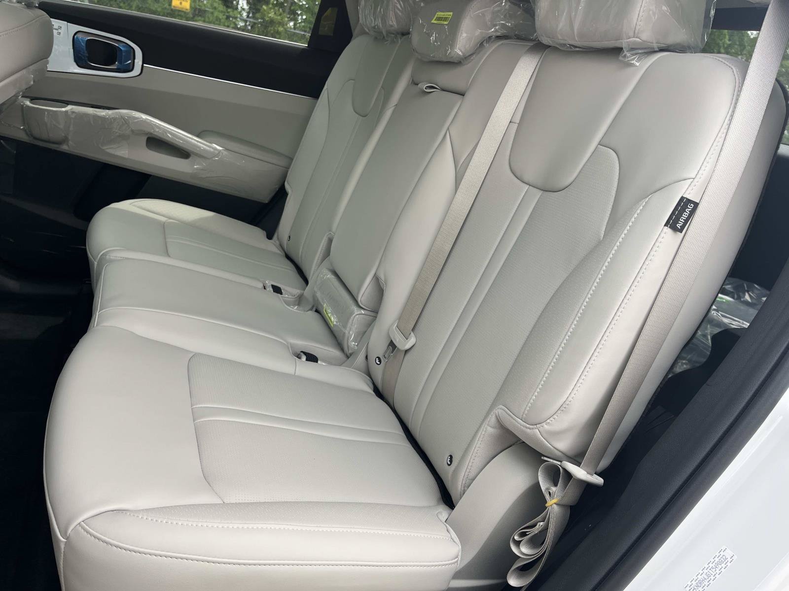 New 2026 Snow White Pearl Kia EX image 22