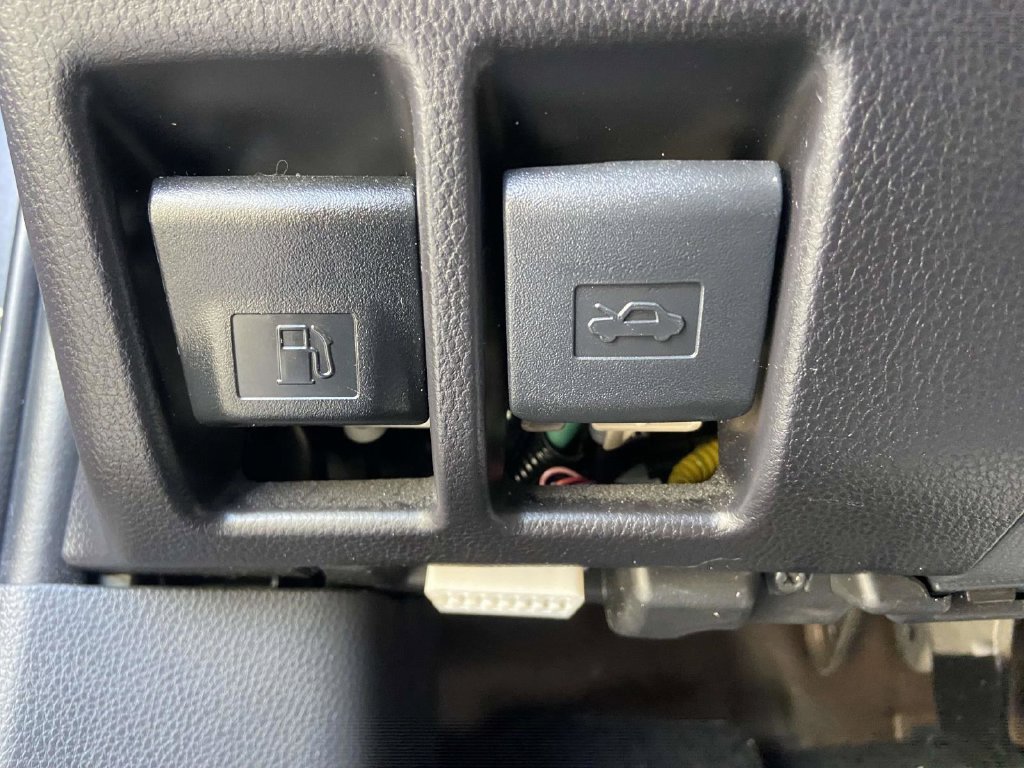 Used 2025 Gray Toyota LE image 33
