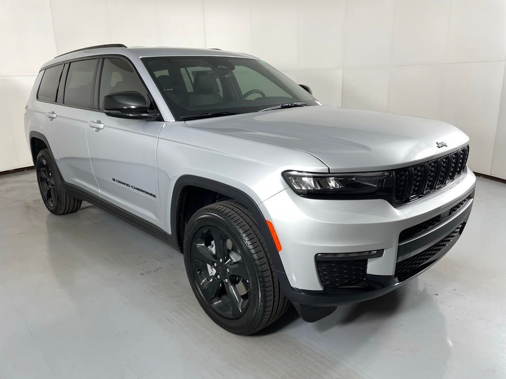 New 2025 Silver Zynith Exterior Paint Jeep Limited image 2