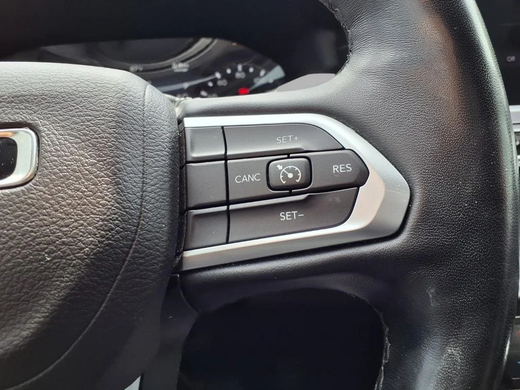Certified Used 2022 White Jeep Latitude Lux image 15