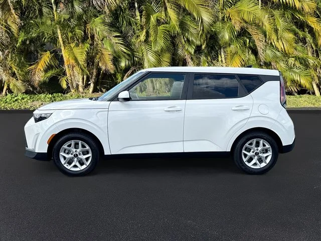 Used 2024 White Kia LX image 8