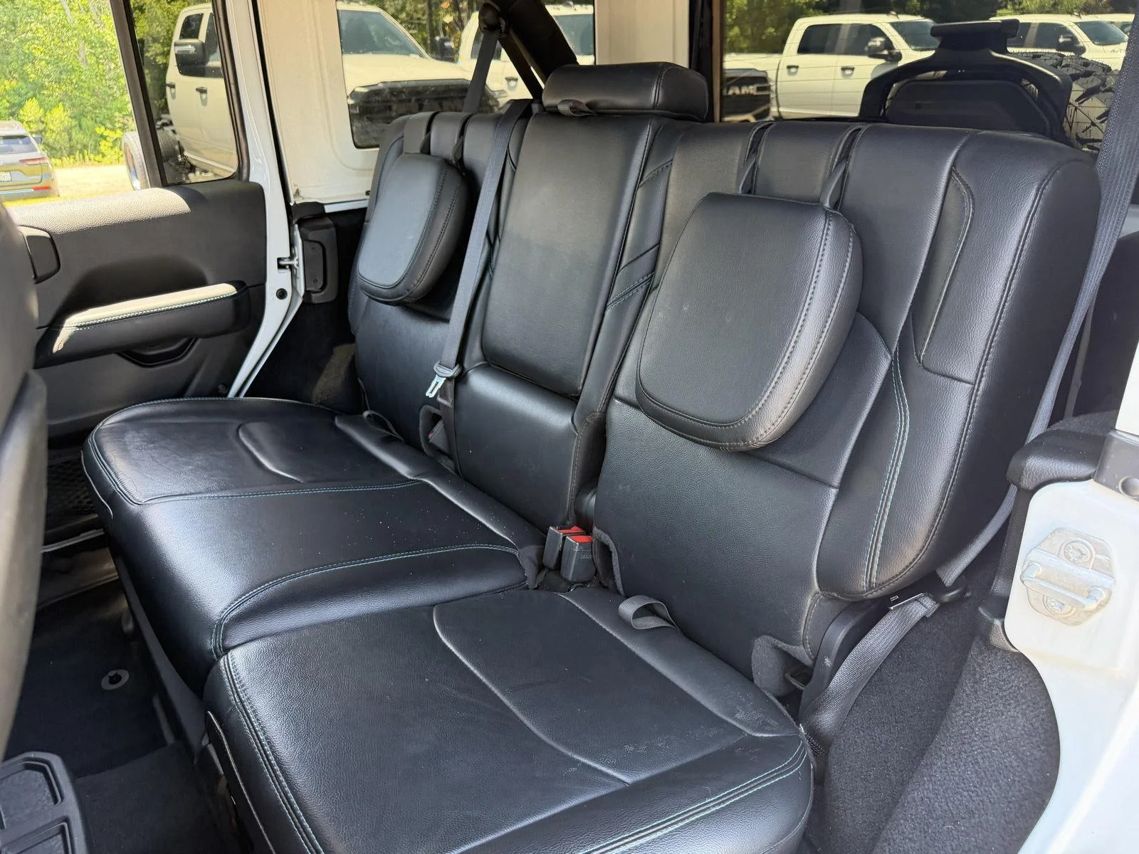 Used 2023 Bright White Jeep Rubicon image 18