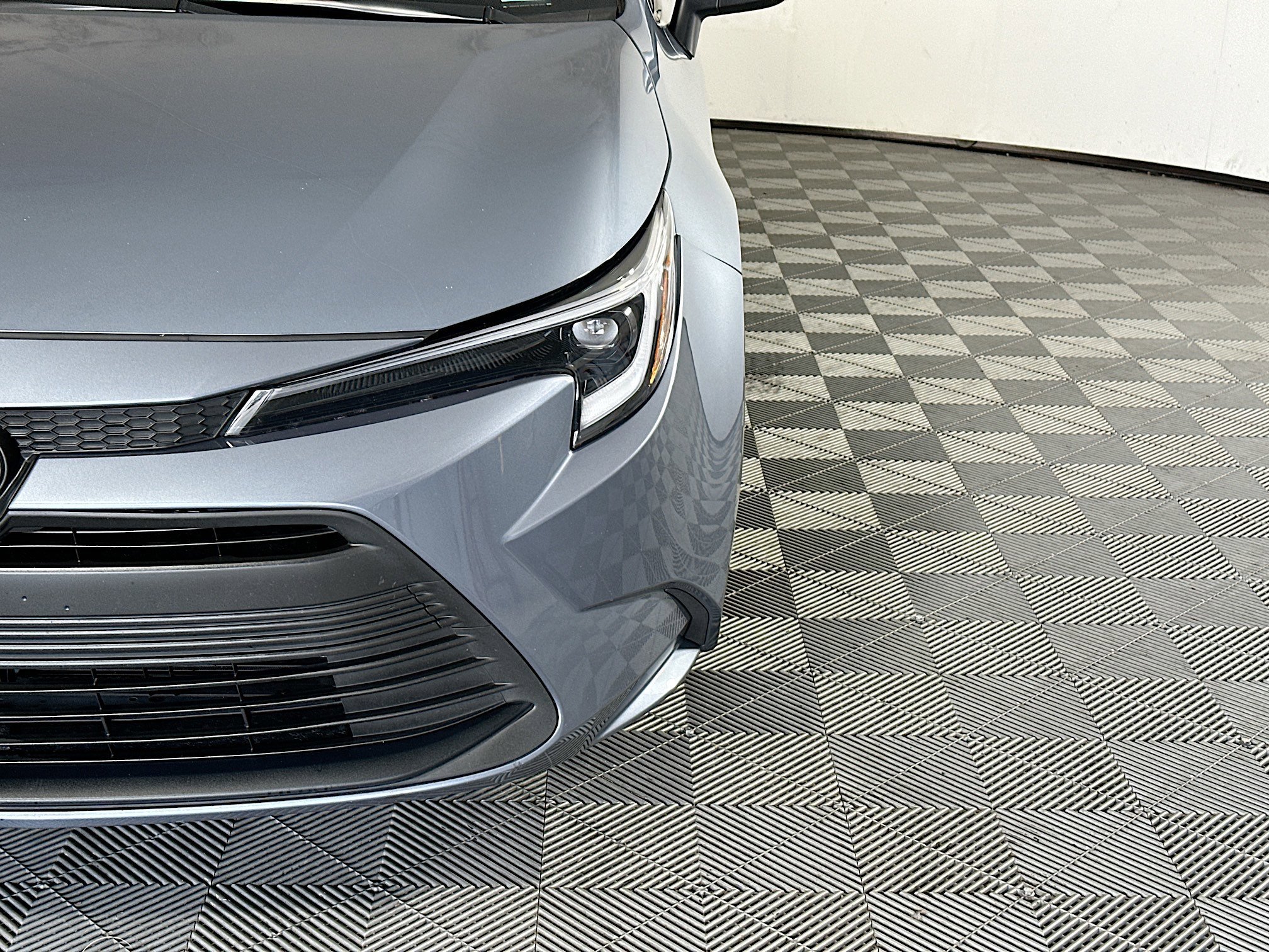 Used 2025 Celestite Toyota Hybrid LE image 9