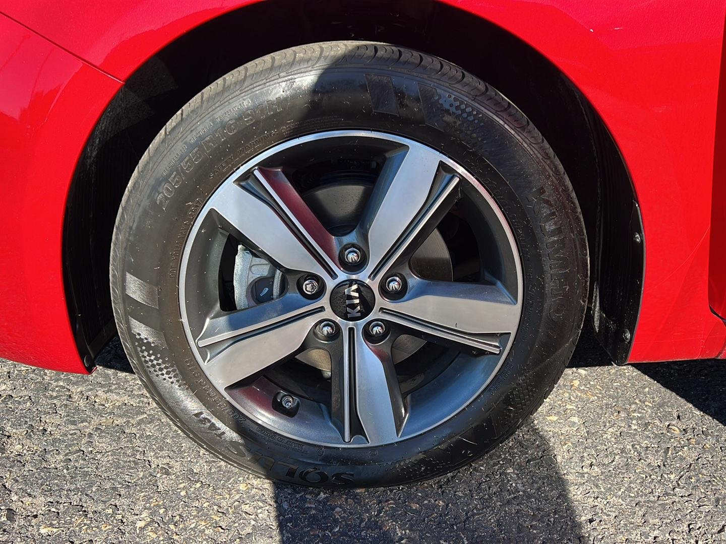 Used 2018 Currant Red Kia S image 25