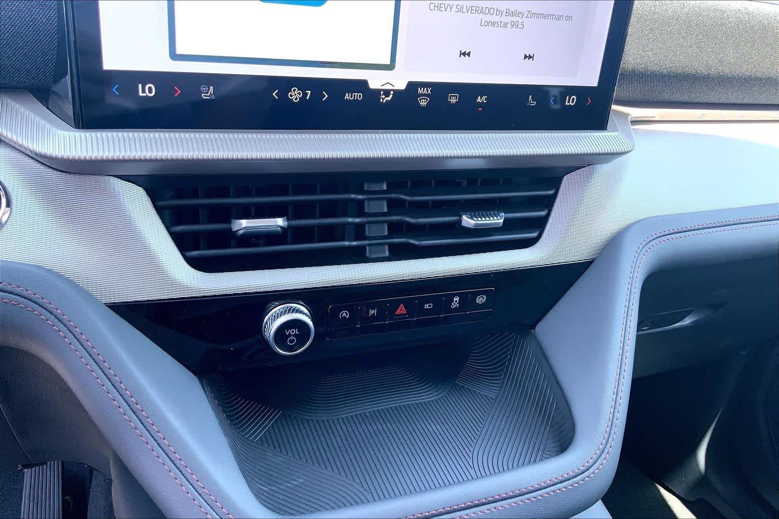 New 2026 Star White Metallic Tri-Coat Ford Active image 18