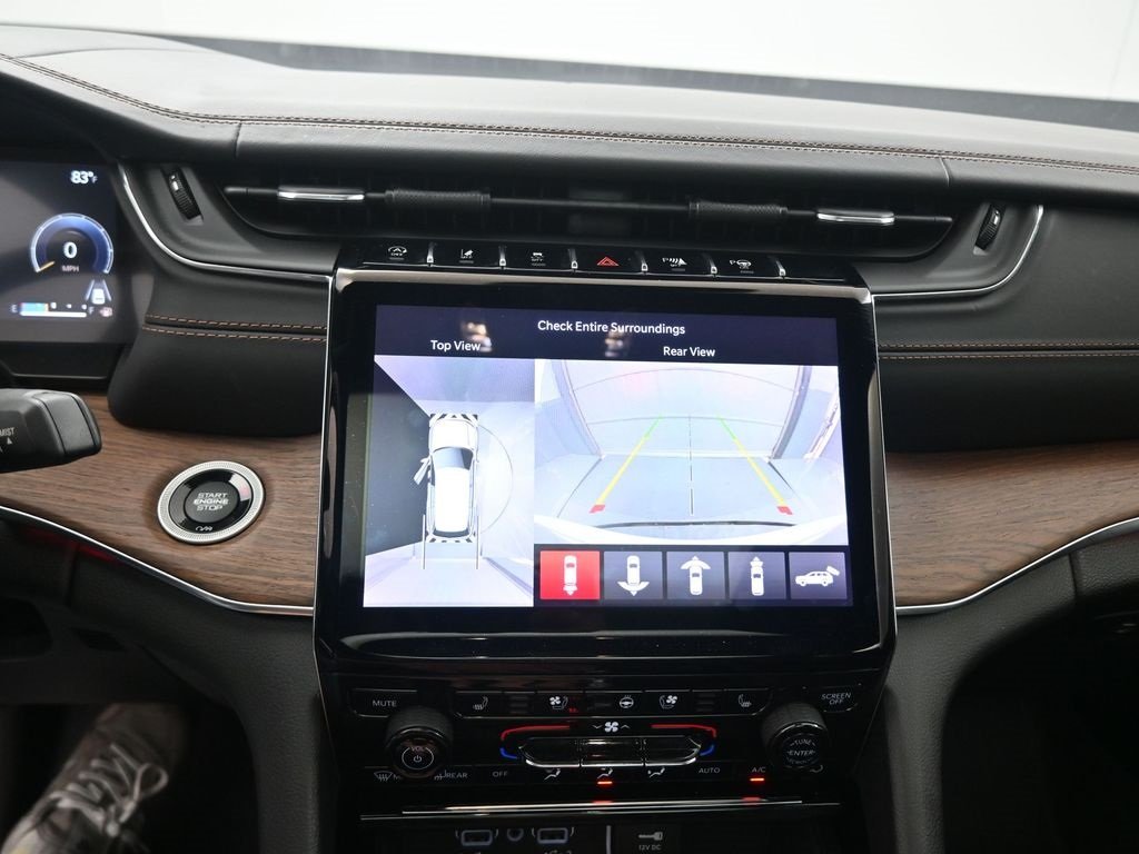 2022 Jeep Grand Cherokee Summit photo 3