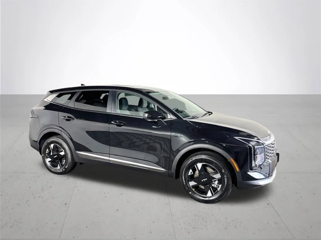 New 2027 Fusion Black Kia LX image 4