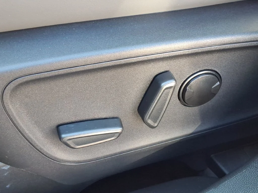 New 2026 Azure Gray Metallic Tri-Coat Ford Badlands image 15