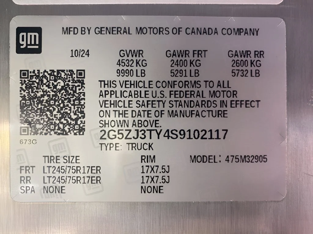 Used 2025 Oyster White Chevrolet EJY image 23