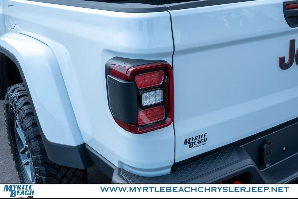 New 2026 Bright White Clear-Coat Exterior Paint Jeep Mojave image 11