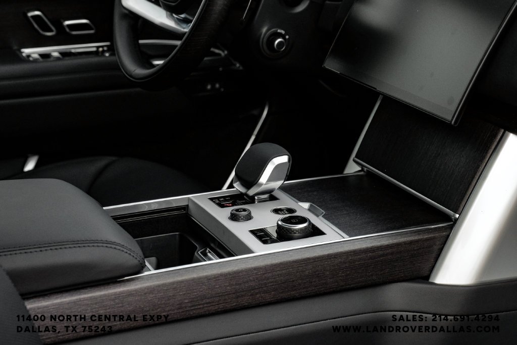 New 2027 Fuji White Land Rover SE image 21