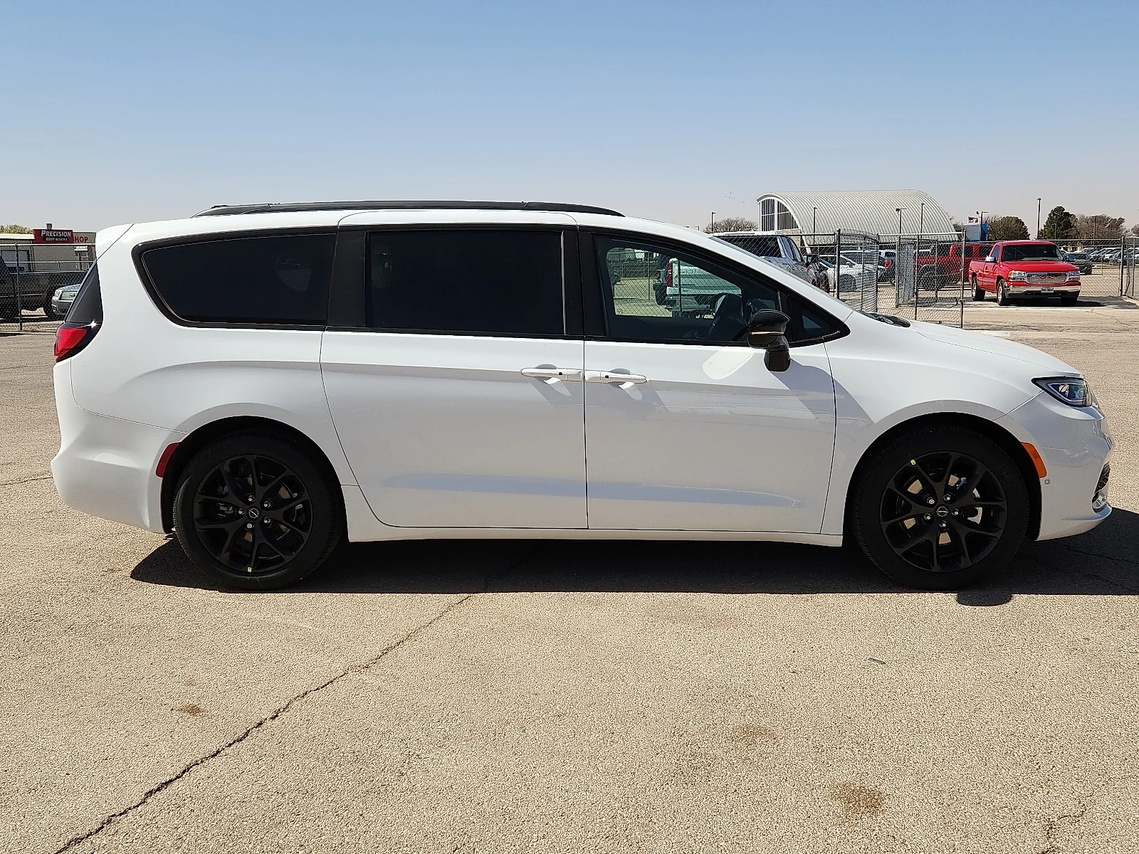 New 2026 Bright White Clear-Coat  Paint Chrysler LIMITED image 5