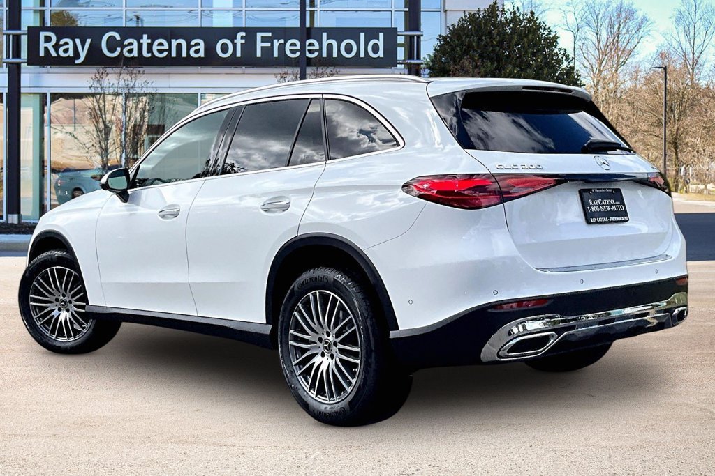 New 2027 Polar White Mercedes-Benz GLC 300 image 3