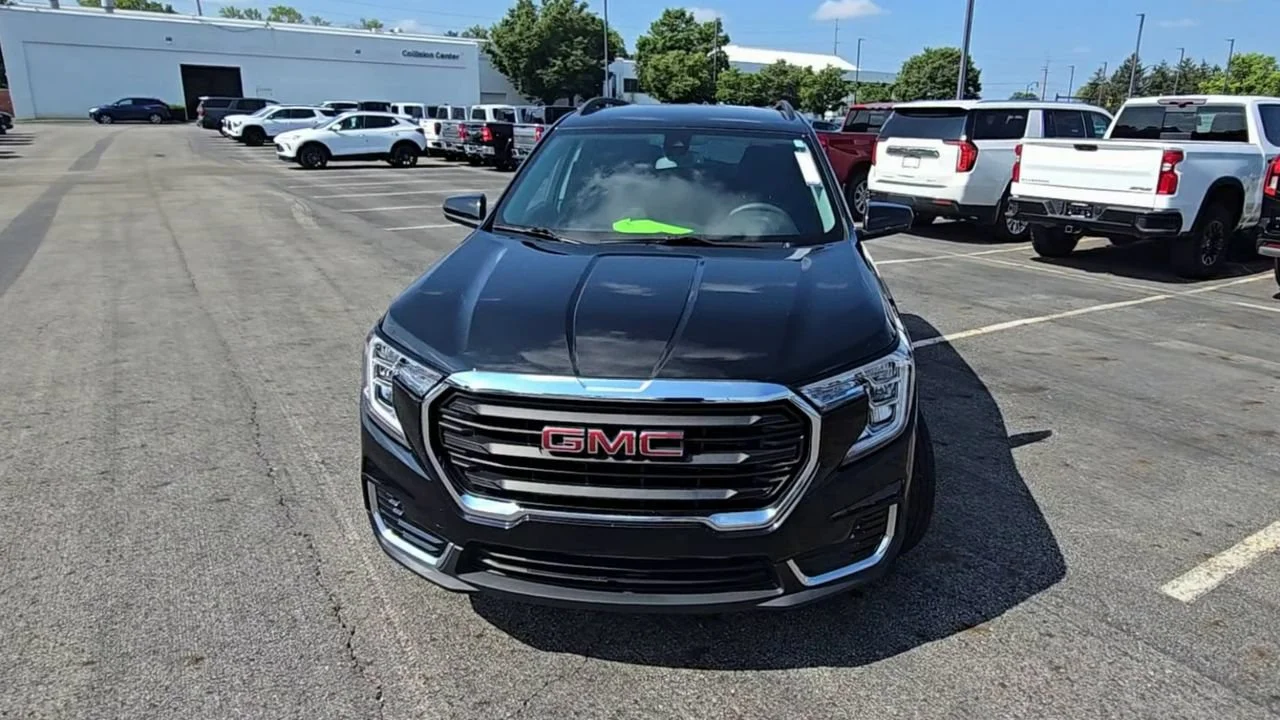 Certified Used 2022 Ebony Twilight Metallic GMC SLE image 3