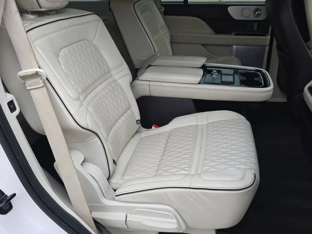 Used 2019 White Platinum Clearcoat Metallic Lincoln Black Label image 37