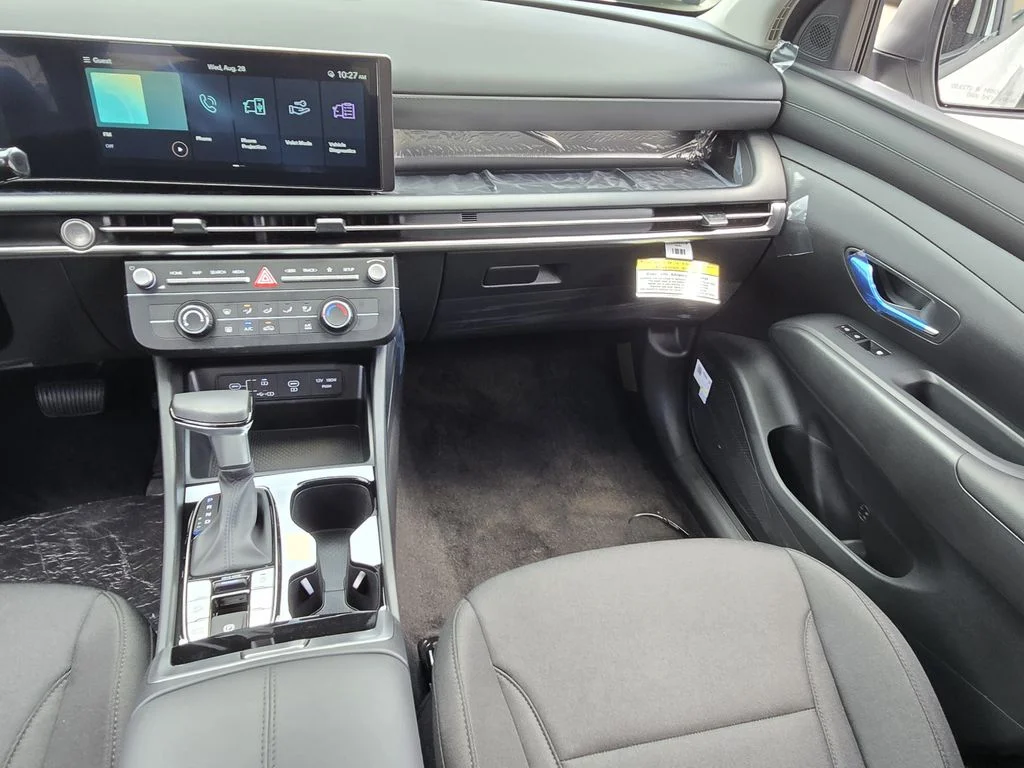 New 2026 White Hyundai SE image 9