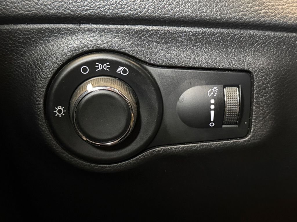 Used 2018 White Jeep Sport image 20