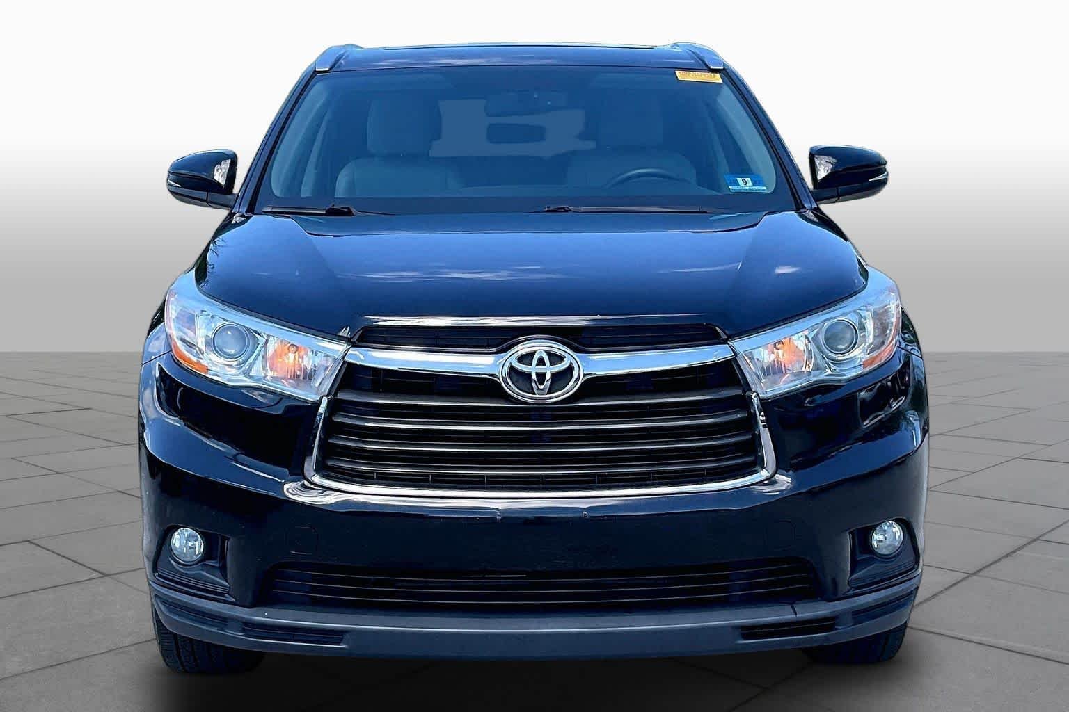 Used 2014 Attitude Black Metallic Toyota XLE image 3