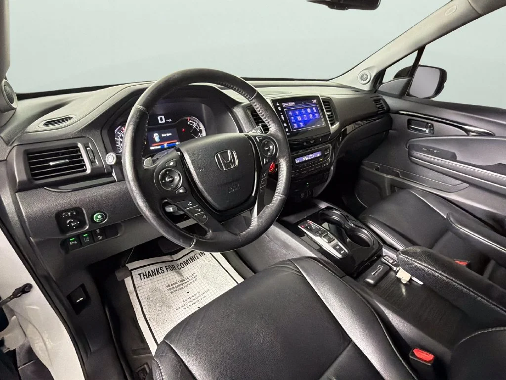 Used 2018 White Honda Touring image 19