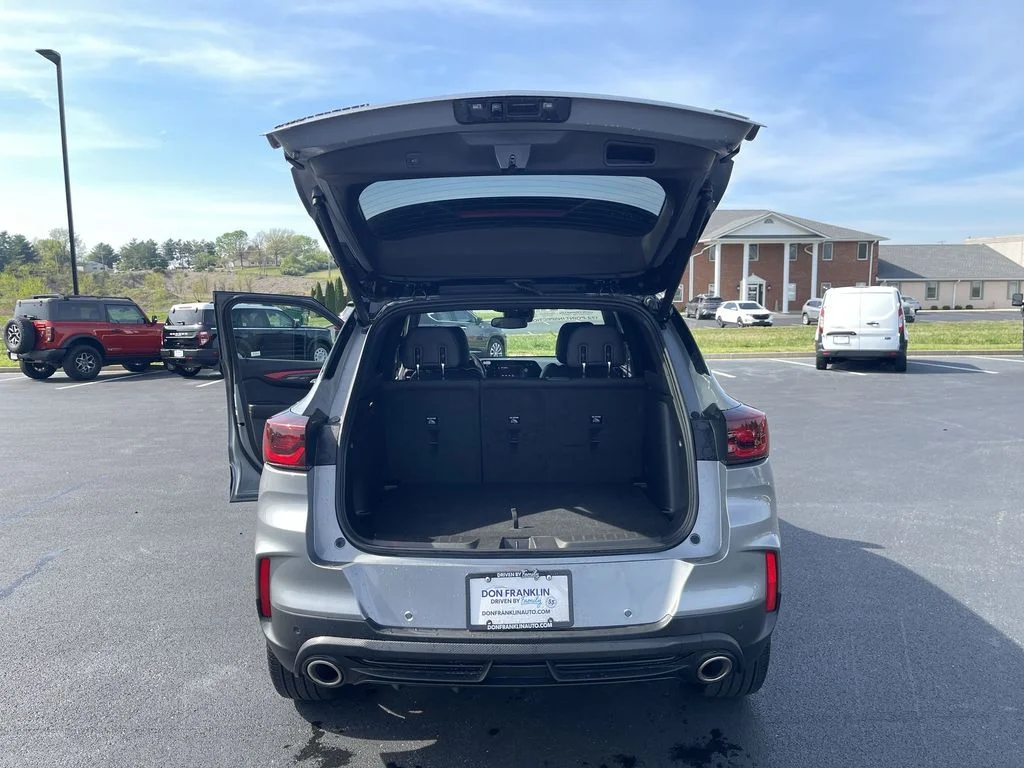 Used 2025 Gray Chevrolet RS image 25