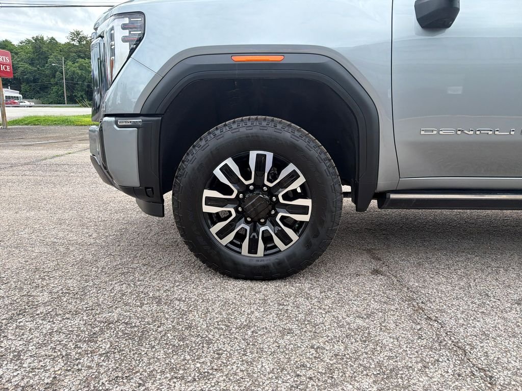 Used 2024 Silver GMC Denali Ultimate image 10