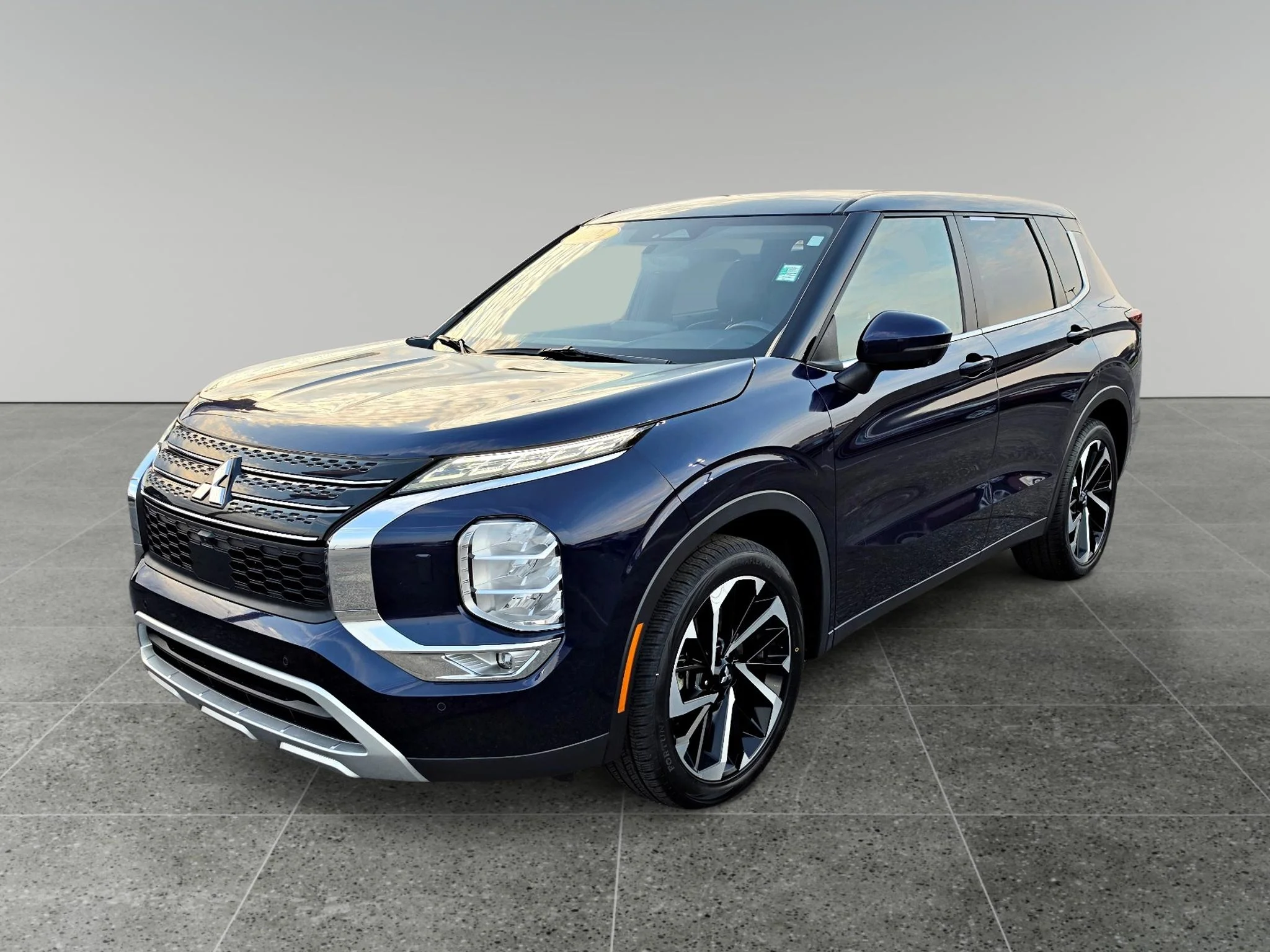 Used 2024 Cosmic Blue Metallic Mitsubishi SE image 1