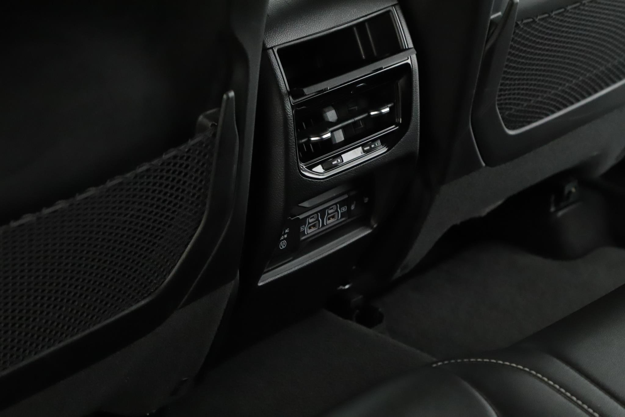Used 2023 Diamond Black Crystal Pearlcoat Jeep Limited 4x4 image 6