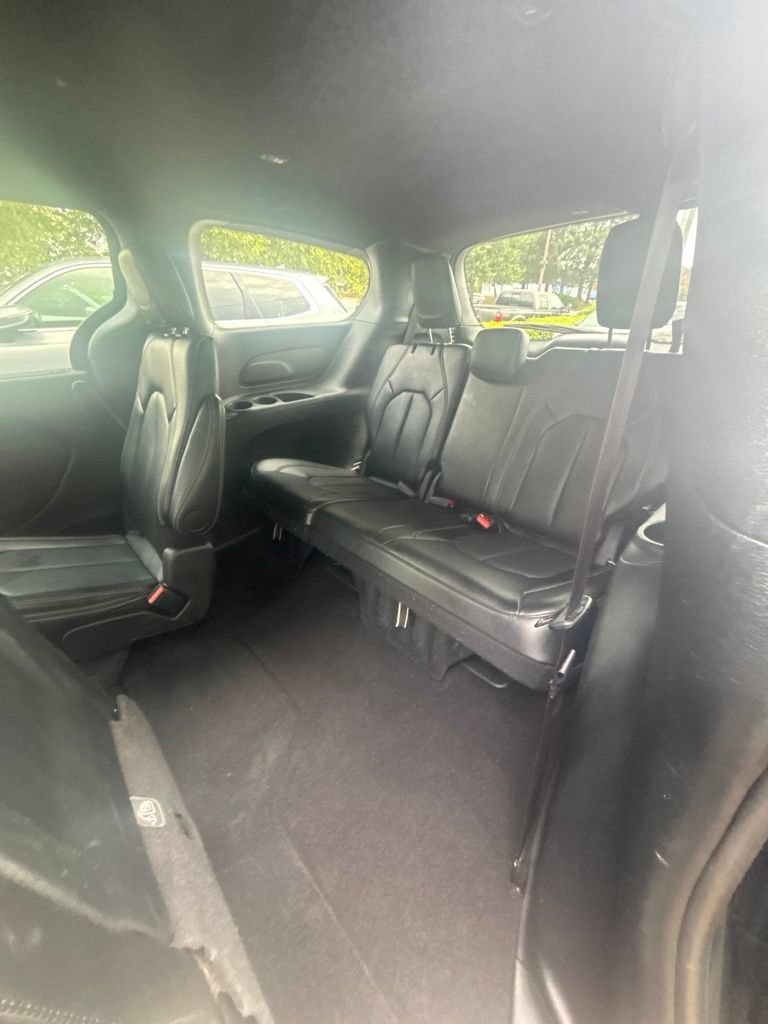Used 2025 Black Chrysler Select image 17