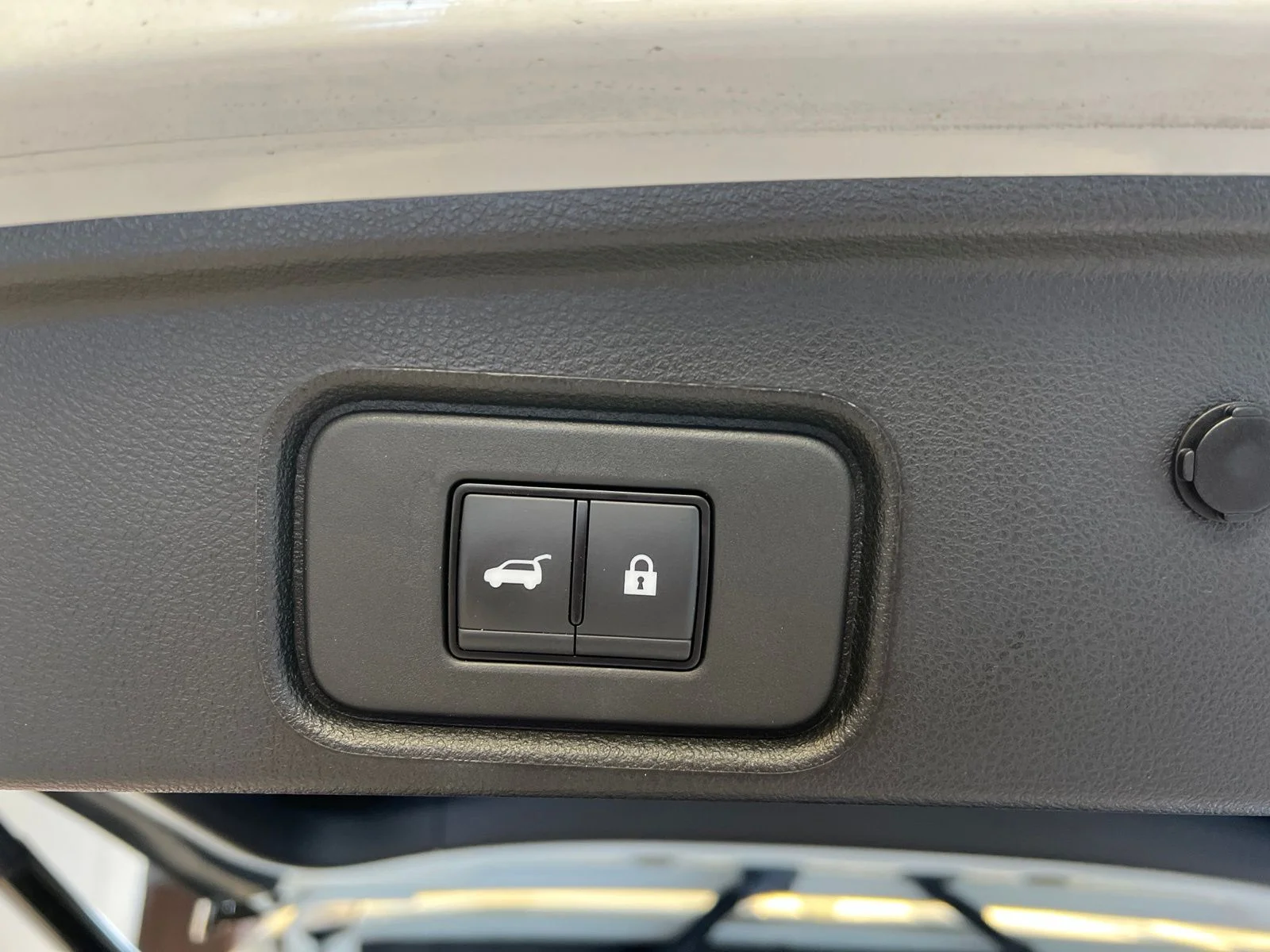 Used 2023 White Nissan Platinum image 30
