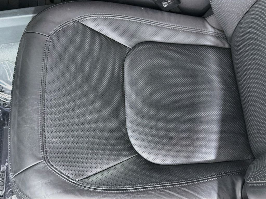 Certified Used 2023 Black Land Rover SE image 20