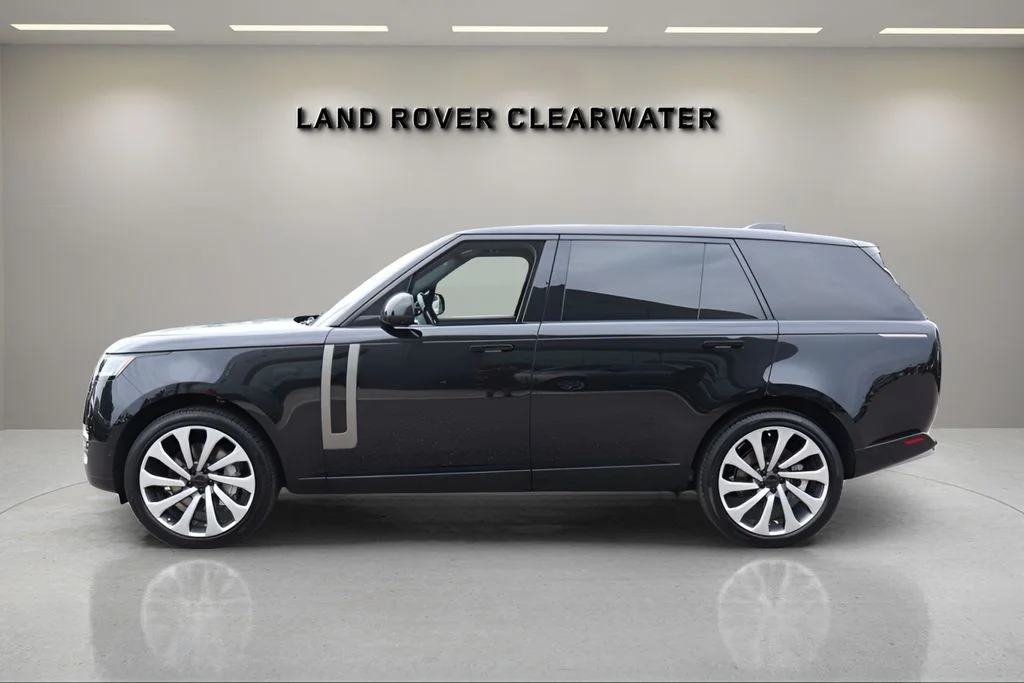 New 2026 Santorini Black Land Rover SE image 2