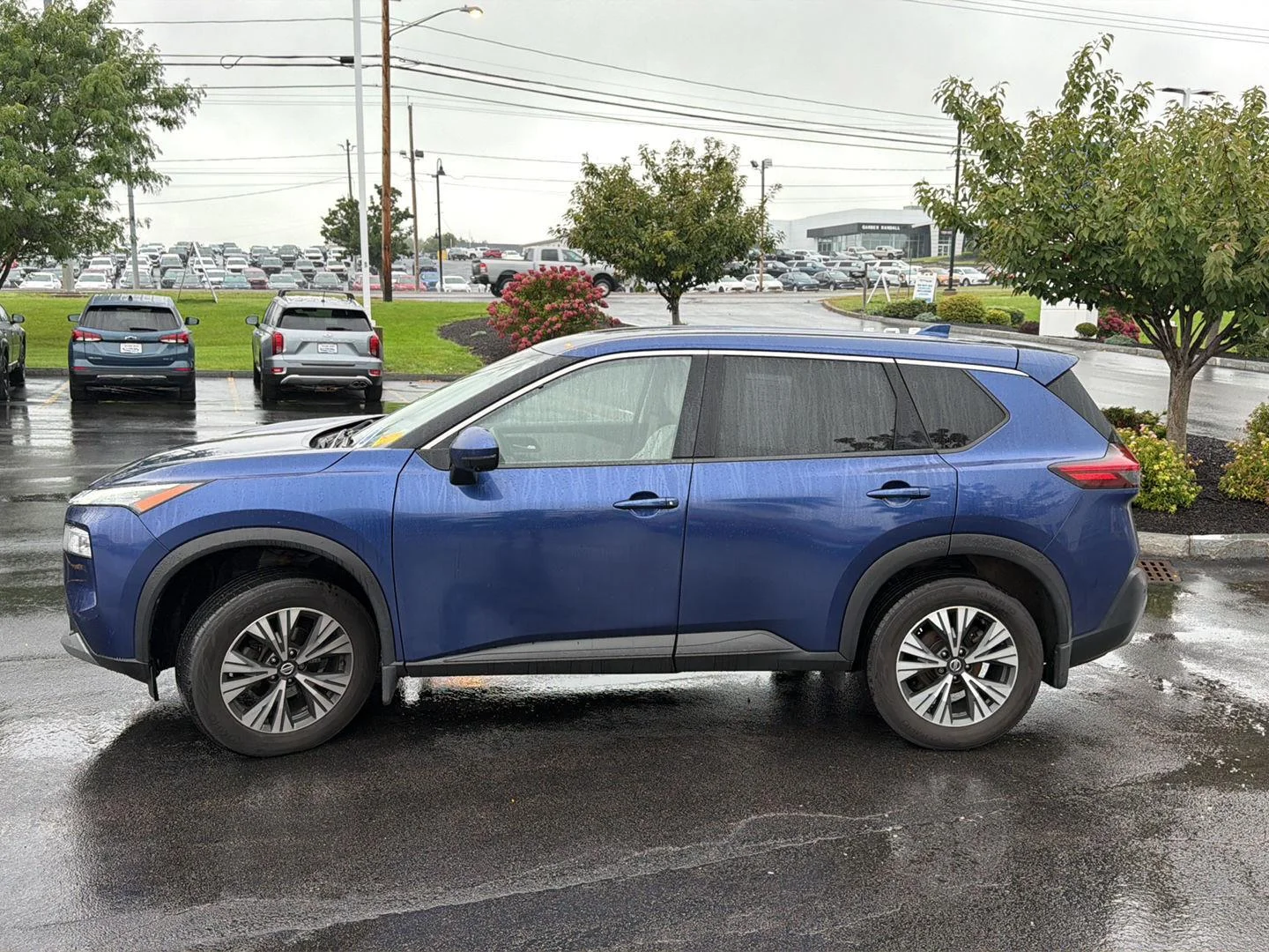 Used 2021 Caspian Blue Metallic Nissan SV image 4