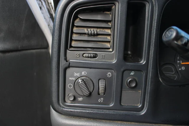 Used 2005 White Chevrolet Work Truck image 8