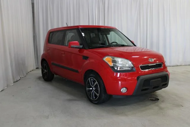 Used 2010 Red Kia Plus image 24