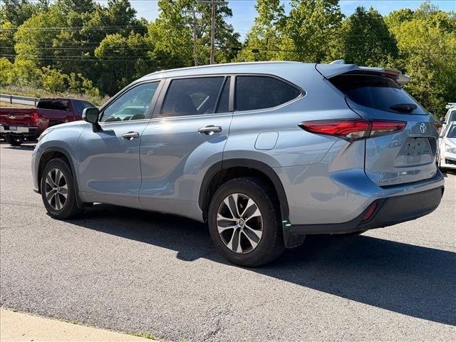 Used 2023 Moon Dust Toyota XLE image 3