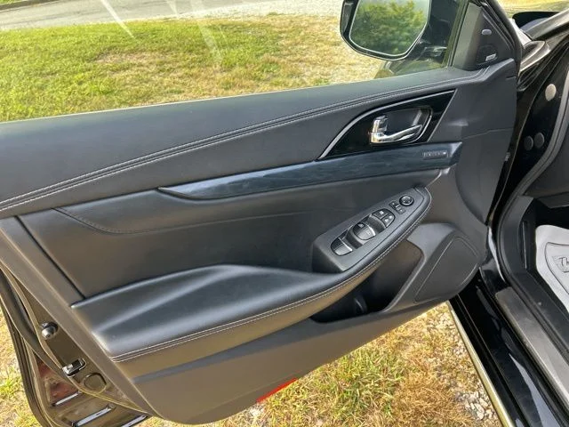 Used 2021 Black Nissan 3.5 SL image 16