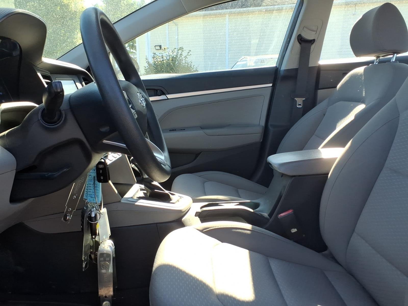 Used 2020 Fluid Metal Hyundai SE image 20