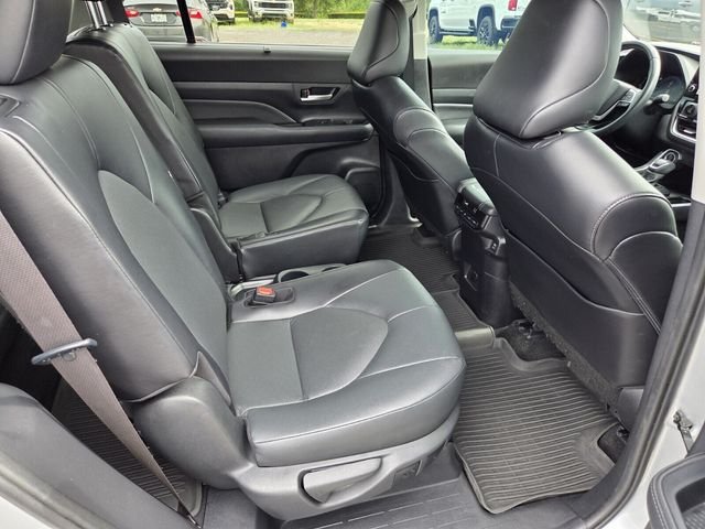 Used 2024 Silver Toyota XLE image 17