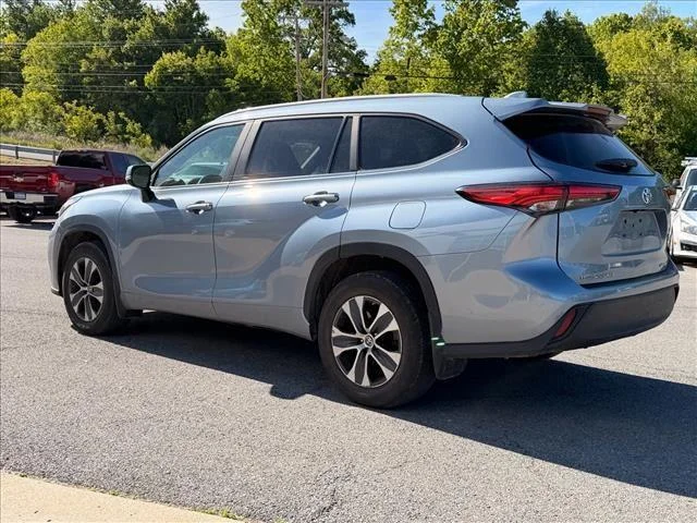 Used 2023 Moon Dust Toyota XLE image 3